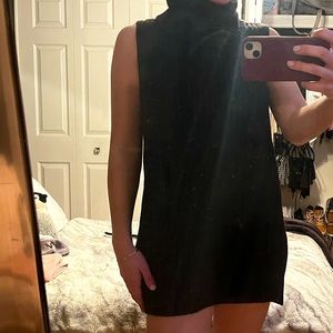 H&M black turtle neck dress or shirt, size S. Never worn! Thick material.